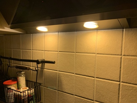LED-Spot mit warmweißer Filterfolie – LED-Filterfolien für gemütliches Licht von Folien Fischer Hamburg